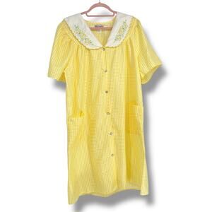 Vintage LATI FASHION Gingham Seersucker House Dress XL Embroidered Collar Kitsch